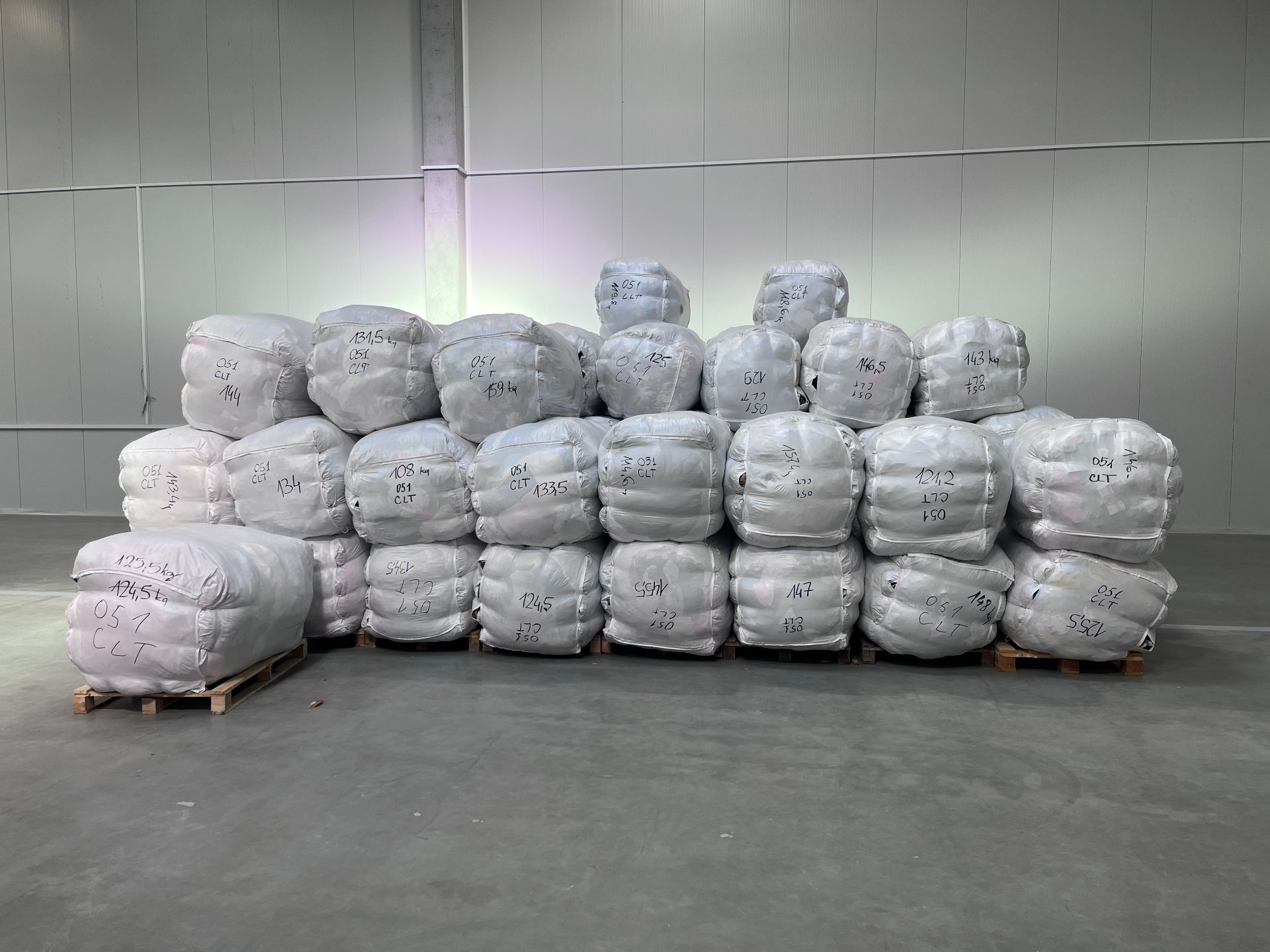 Warehouse showroom - Warsaw, open to clients for inspection